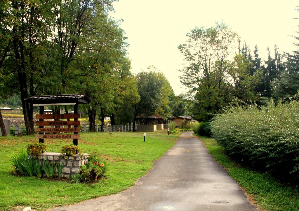 Kichu Resorts Paro Bagian luar foto